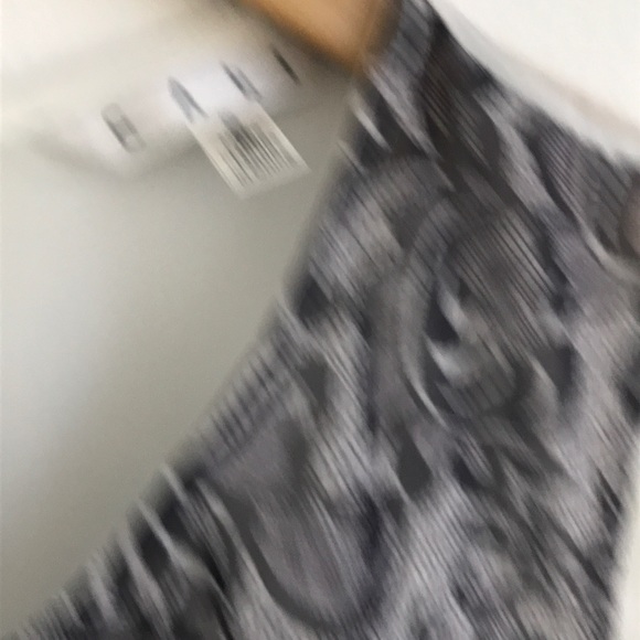 Cabi patterned sleeveless sheet top - Picture 3 of 4